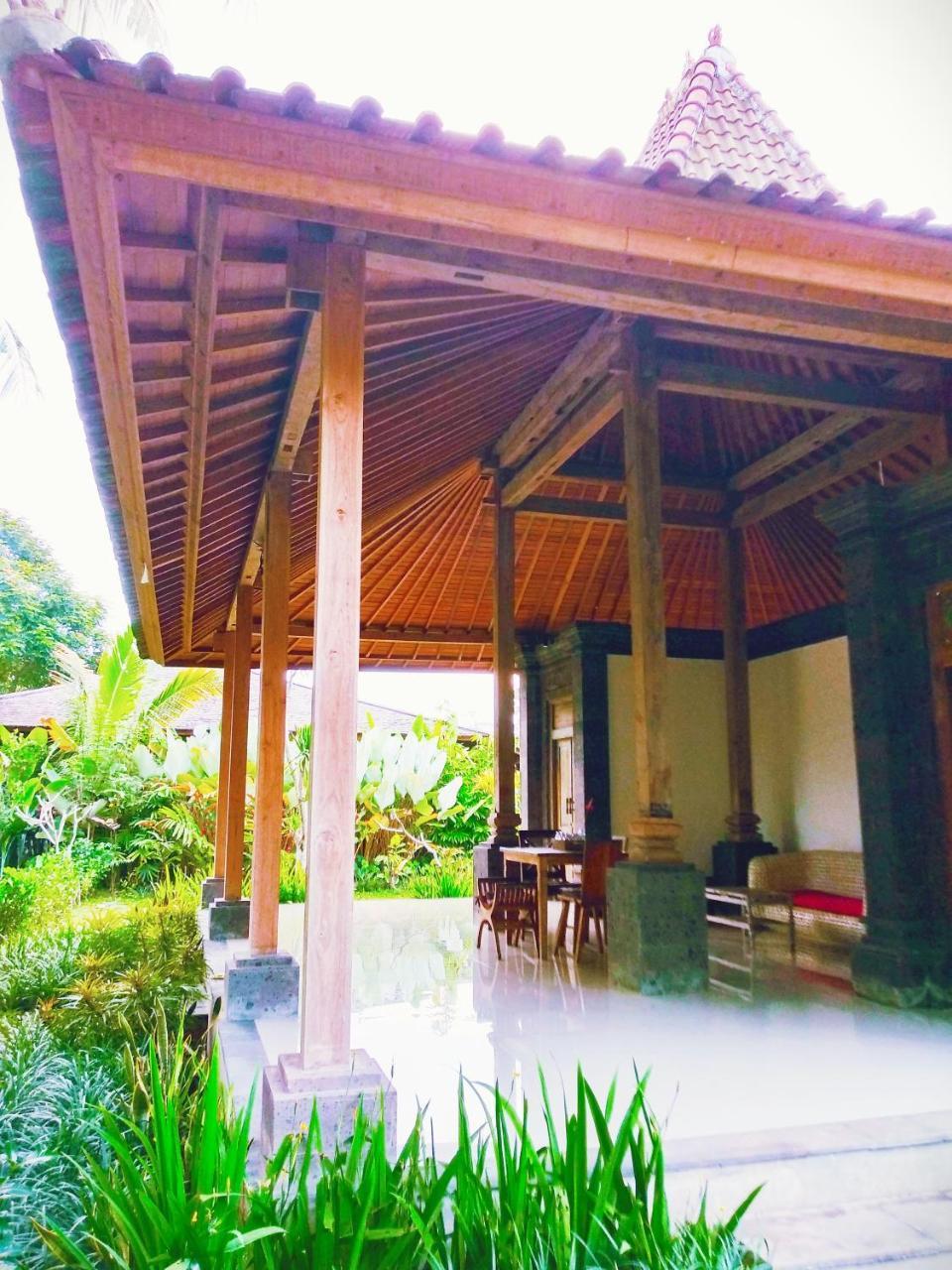 Thani * Ubud (Bali)
